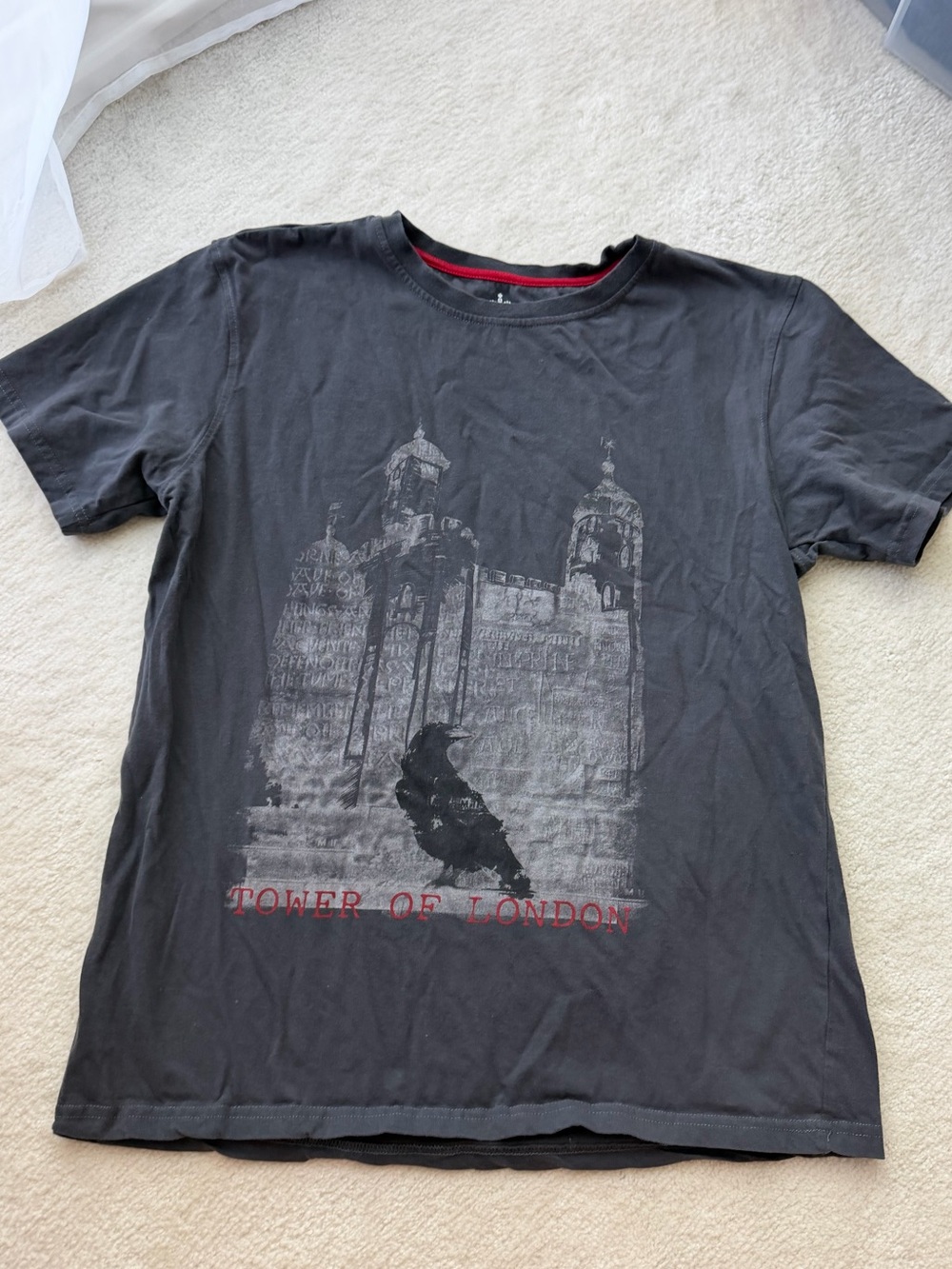 BNWOT Men's Grey Black 'Tower of London' Graphic Tee Historic Royal Places